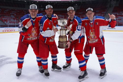 Тренер команды «Айсберг» Марсель Багаутдинов стал чемпионом Лиги Чемпионов 40+