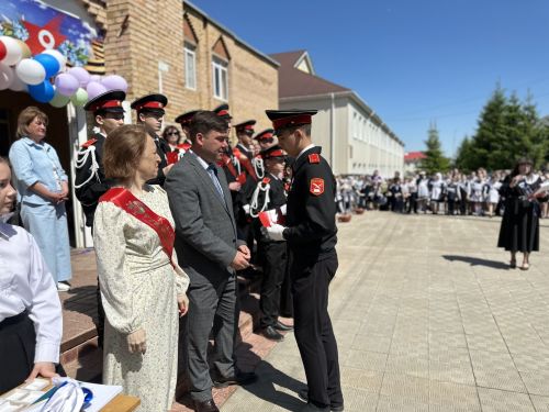Последние звонки прозвучали во всех школах Менделеевска
