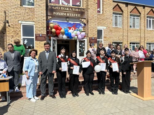 Последние звонки прозвучали во всех школах Менделеевска