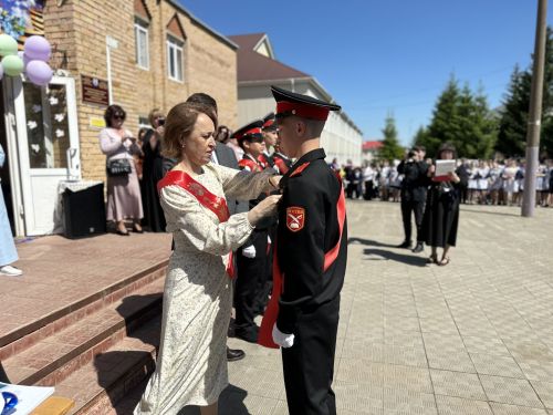 Последние звонки прозвучали во всех школах Менделеевска
