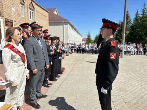 Последние звонки прозвучали во всех школах Менделеевска