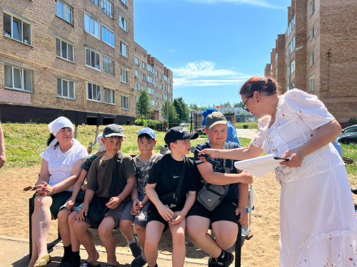 В Менделеевске по улице Чоловского, д.8 провели праздник двора