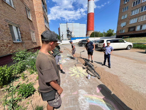 В Менделеевске по улице Чоловского, д.8 провели праздник двора