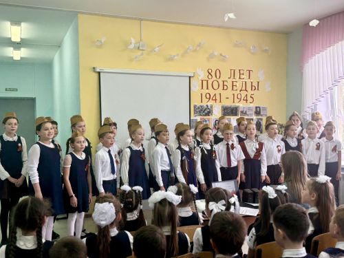 В гимназии №1 Менделеевска провели мероприятия, посвящённые 80-летию Победы