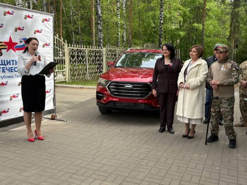 Автомобиль для героя: ветеран СВО из Менделеевска получил кроссовер