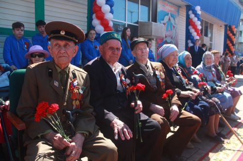 «Ветераны войны»: поэт из Менделеевска посвятил стихи героям Победы