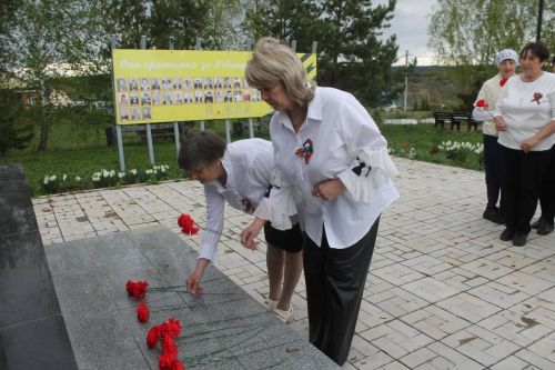 «Вспомним всех поимённо»: в Ижевке почтили память героев войны