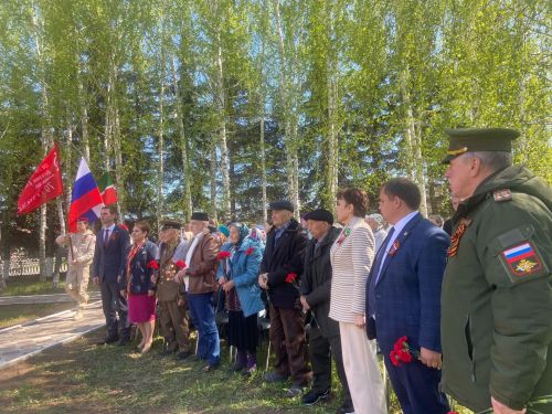 В Бизяках состоялся митинг, посвящённый 80-летию Победы