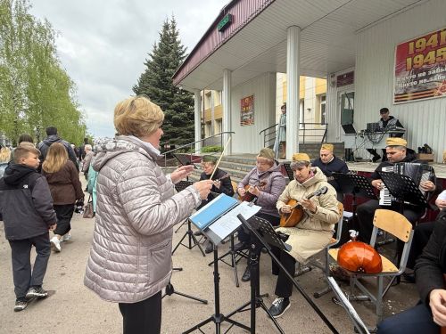В Менделеевске провели акцию майский «Вальс Победы»