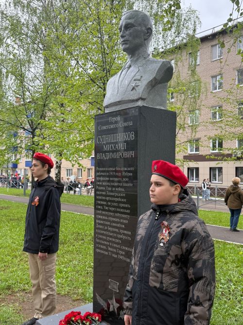 В Менделеевске возложили цветы к бюстам Героев Советского Союза