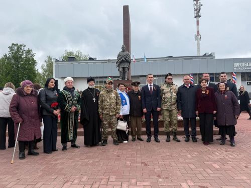В честь 80-летия Победы в Менделеевске провели торжественный марш, парад военной техники