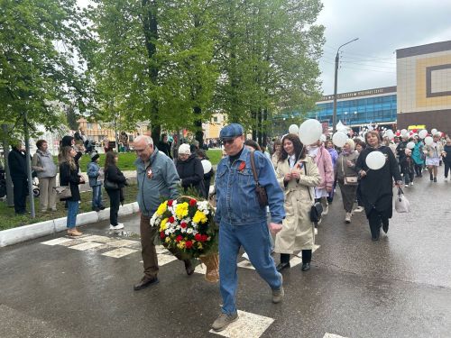 В Менделеевске торжественное празднование 80-летия Победы началось с проникновенной вокально-хореографической композиции