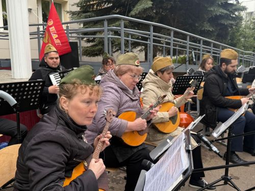В Менделеевске провели акцию майский «Вальс Победы»
