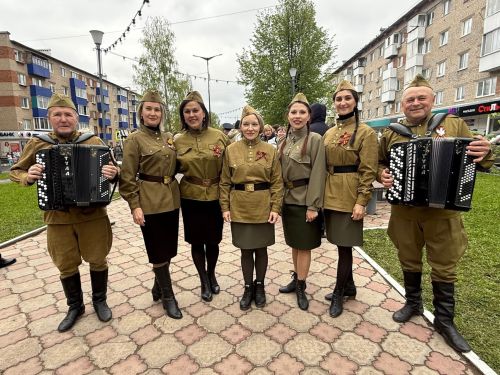 В Менделеевске шествующих встречали артисты в военной форме и различные локации с мастер-классами