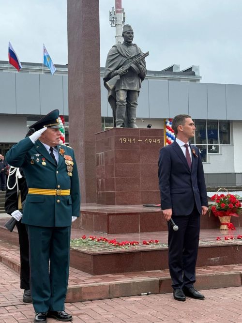 В честь 80-летия Победы в Менделеевске провели торжественный марш, парад военной техники