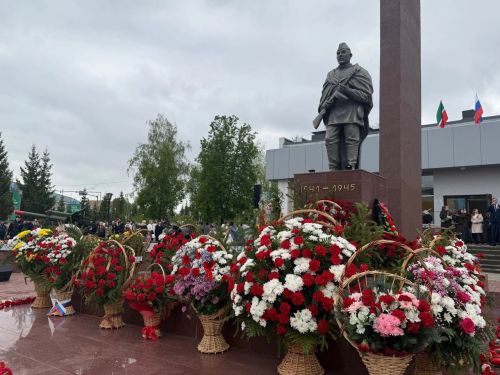 В честь 80-летия Победы в Менделеевске провели торжественный марш, парад военной техники