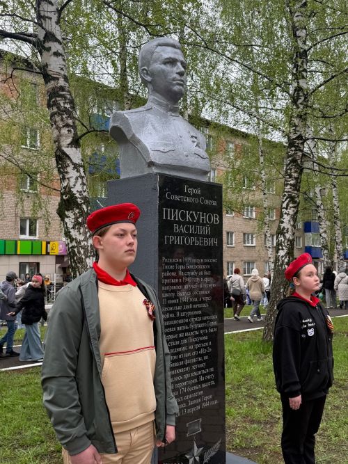 В Менделеевске возложили цветы к бюстам Героев Советского Союза