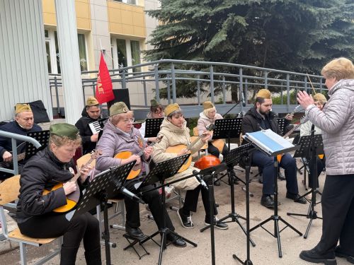 В Менделеевске провели акцию майский «Вальс Победы»