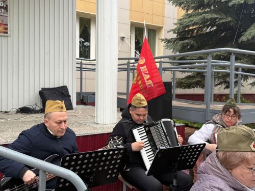 В Менделеевске провели акцию майский «Вальс Победы»