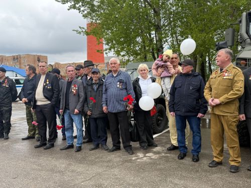 В Менделеевске торжественное празднование 80-летия Победы началось с проникновенной вокально-хореографической композиции