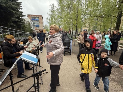 В Менделеевске провели акцию майский «Вальс Победы»