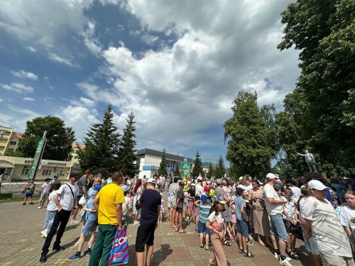 День защиты детей для ребятишек сотрудников АО «Аммоний» провели на площадке кинотеатра «Юность»