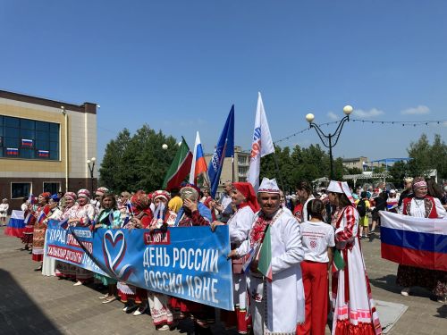 Праздничный концерт в честь Дня России собрал жителей Менделеевска
