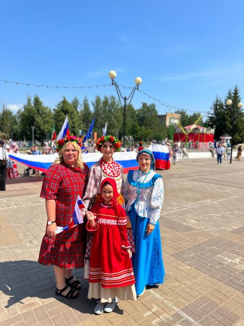 Праздничный концерт в честь Дня России собрал жителей Менделеевска
