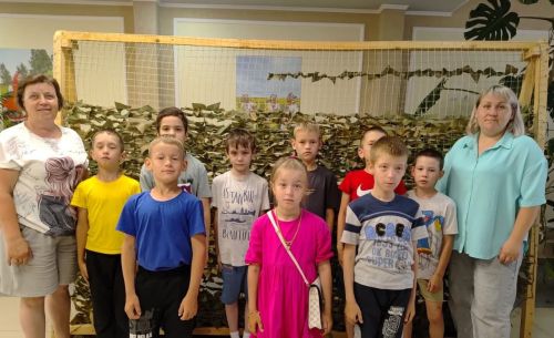 В Татарских Челнах ребята в пришкольном лагере помогают СВОим