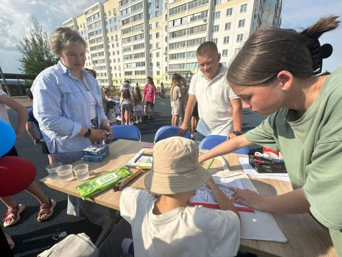 В сквере «Аммоний» Менделеевска организовали праздник двора «Моя Россия»