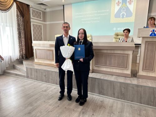 Деловой понедельник начался с поздравлений
