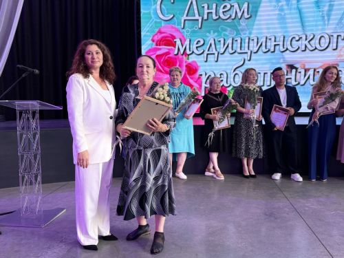 «Ангелы в белых халатах»: в Менделеевске чествовали лучших медицинских работников