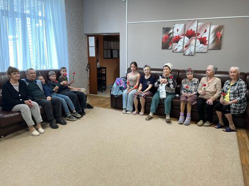 В Менделеевске провели мастер-класс «Гвоздики ко Дню памяти и скорби»