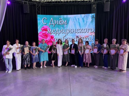 «Ангелы в белых халатах»: в Менделеевске чествовали лучших медицинских работников