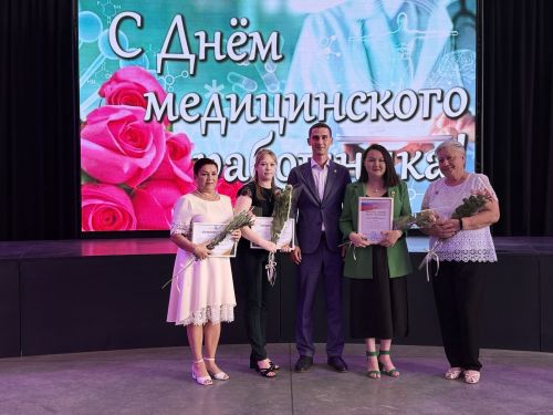 «Ангелы в белых халатах»: в Менделеевске чествовали лучших медицинских работников