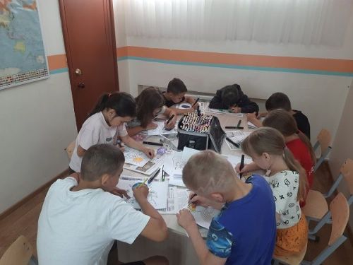 Воспитанники приюта «Камские зори» поддерживают бойцов СВО теплыми письмами и творческими подарками
