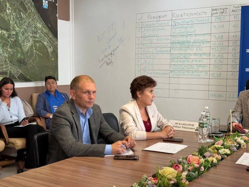 На приеме граждан в Менделеевске обсудили вопросы водоснабжения, земельного оформления, ночного шума и парковки для инвалидов