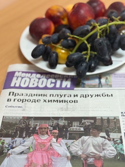 Коллектив «Менделеевских новостей» провёл фруктовый День подписчика для школьного лагеря