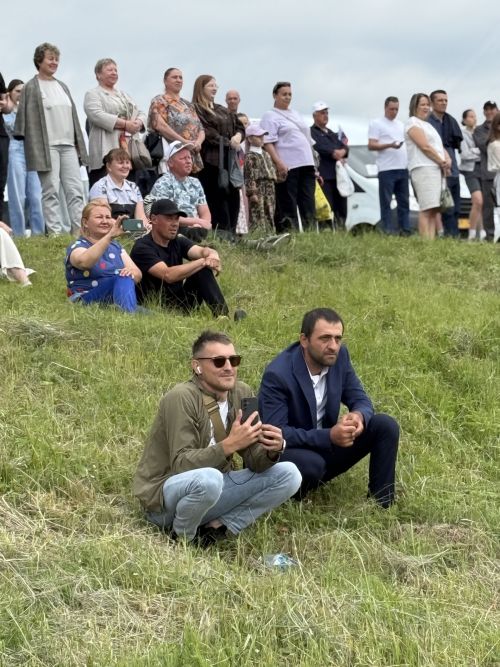 Сабантуй в Менделеевске начался со зрелищных конных скачек