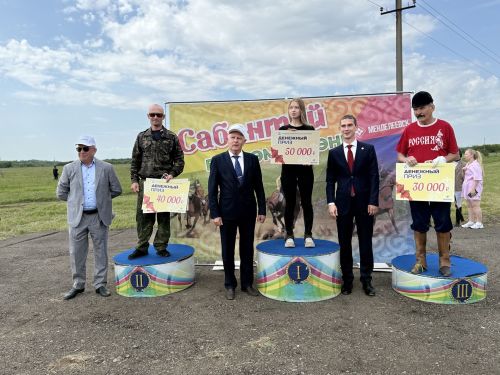Сабантуй в Менделеевске начался со зрелищных конных скачек