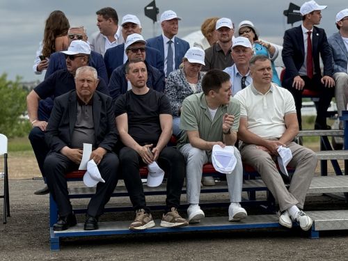 Сабантуй в Менделеевске начался со зрелищных конных скачек