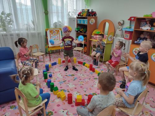 Юные артисты создали свой цирк: необычное занятие прошло в социальном приюте Менделеевска