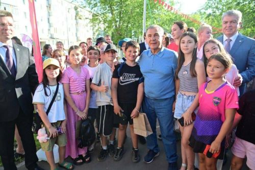 Рустам Минниханов оценил результаты благоустройства дворов в Набережных Челнах