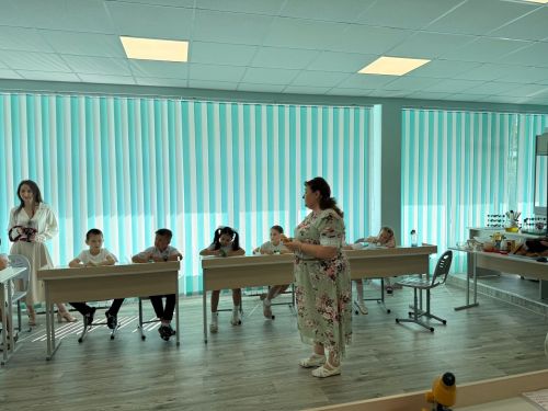 Почётные гости посетили центр детских компетенций «Менделеевскую Долину» и лицей «Потомки Менделеева»