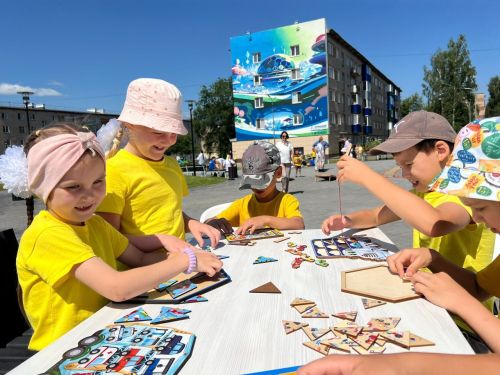 У купола «Атмосфера» в Менделеевске прошли игры для детей