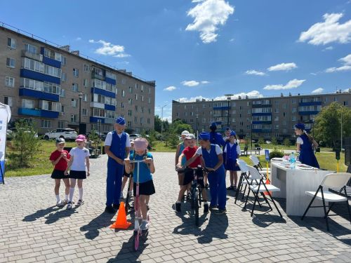У купола «Атмосфера» в Менделеевске прошли игры для детей
