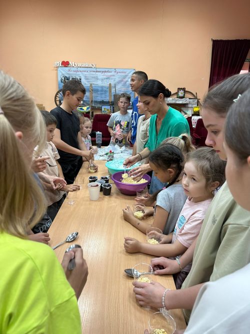 Кулинарное творчество в Мунайке: дети научились готовить изысканные трайфлы