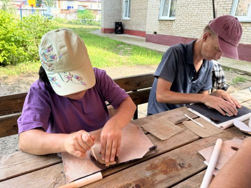Дети с ОВЗ Менделеевска осваивают навыки гончарного дела