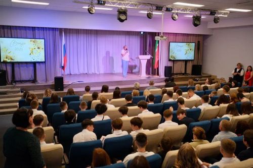 Сотрудники АО «Аммоний» Менделеевска приняли участие в церемонии вручения аттестатов выпускникам 9-х классов