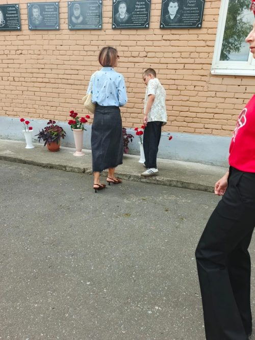 В школе №2 Менделеевска открыли мемориальные доски героям-выпускникам